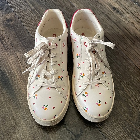 Coach Shoes - Coach Clip Low Top Sneaker Women 9.5 C7666 85185 1 used Condition Hearts 112024